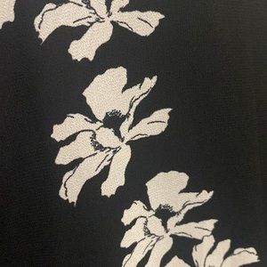 Super cute short long hem, great casual or dress it up!